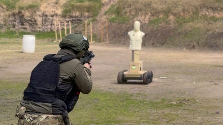 Son argentinos y crearon un innovador robot para el entrenamiento de tiro de militares y policías
