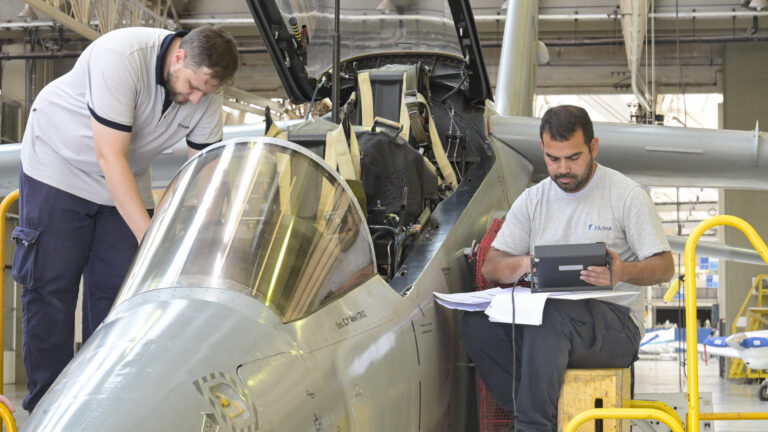 Quién es y qué busca el nuevo presidente de la Fábrica Argentina de Aviones