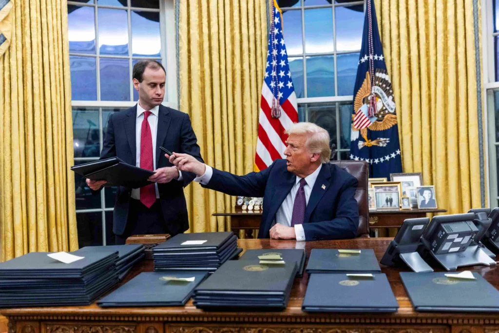 trump-ayuda-exterior-decreto