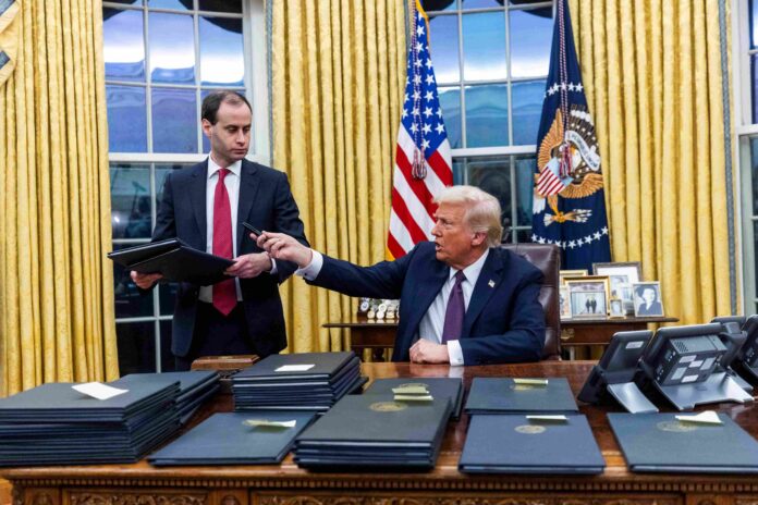 trump-ayuda-exterior-decreto