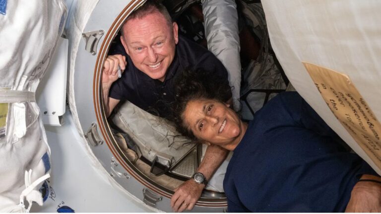 Astronautas varados: cómo fue el despegue tras un error inesperado