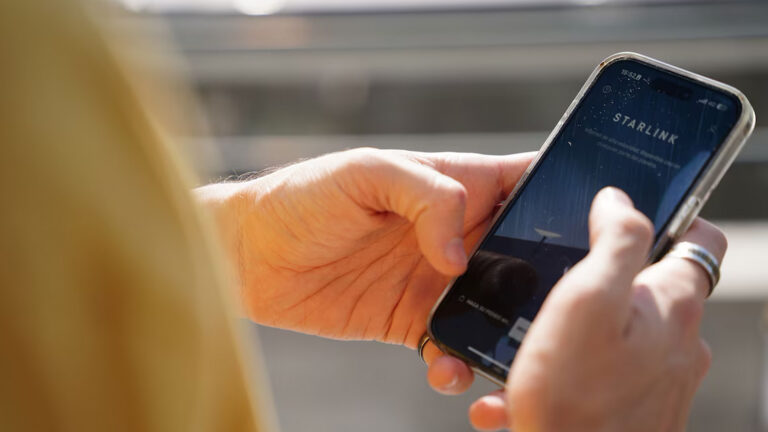 Starlink: cómo es su nueva tecnología para tener conexión remota en móviles