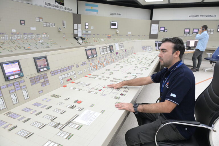 Atucha I en obras: la central nuclear pionera del país extenderá su vida útil otros veinte años