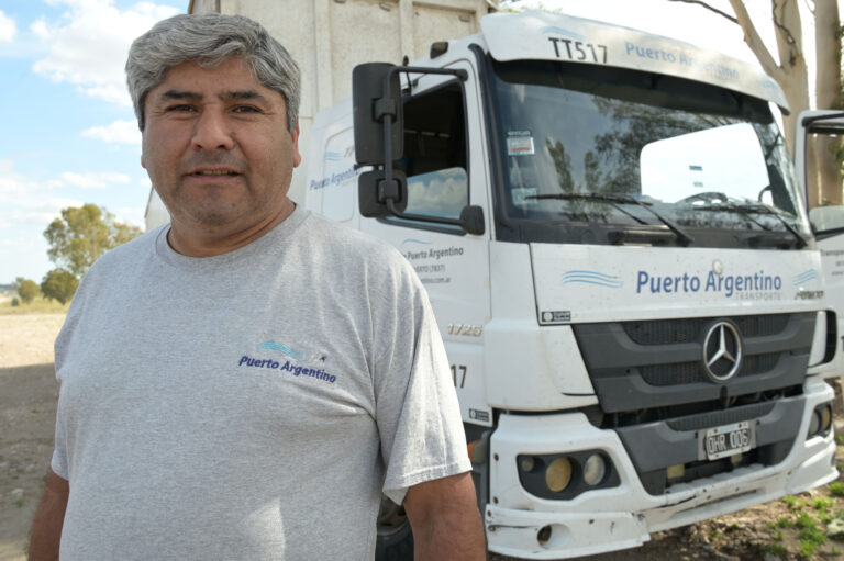 Bahía Blanca: la historia malvinera del camionero que viajó desde Mercedes para llevar donaciones 