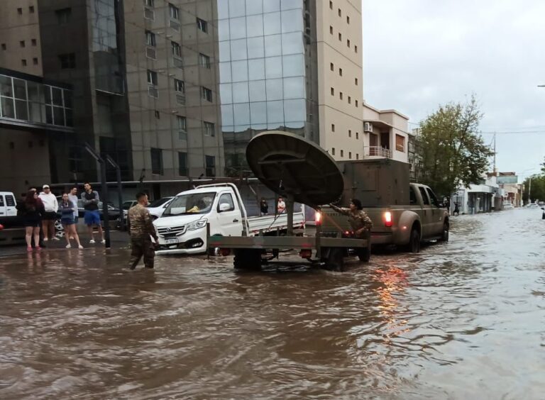 Fuerzas Armadas en Bahía Blanca: el imponente despliegue del Ejército y la Armada tras el temporal