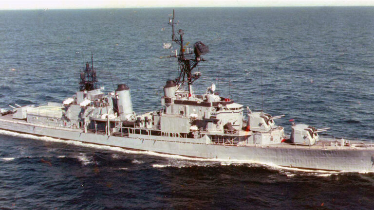 De la Segunda Guerra Mundial a Malvinas: la historia del buque ARA Bouchard, guerrero de los mares