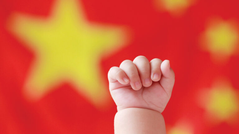 China lleva adelante un drástico cambio en su estrategia de natalidad