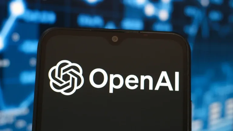 OpenAI habilitará contenido erótico en ChatGPT: las polémicas que desencadenó