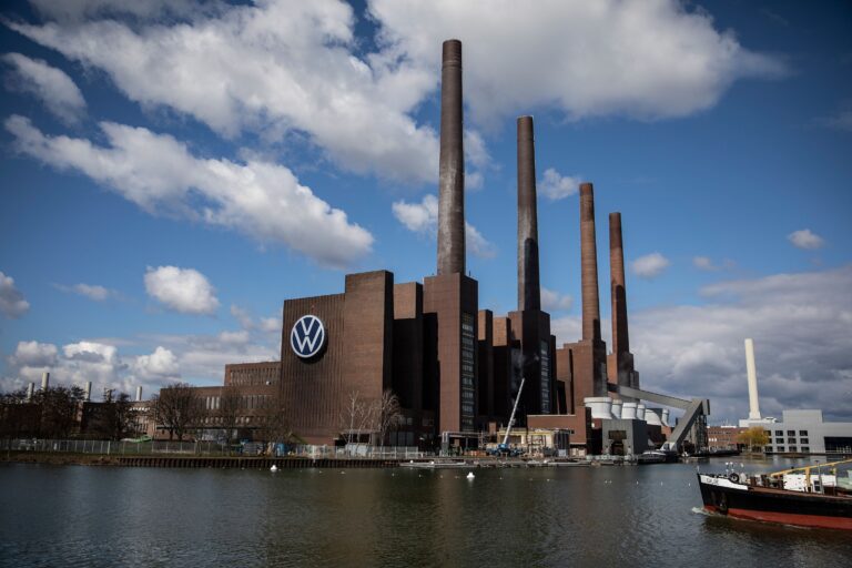 Volkswagen: ¿primera empresa en sumarse al rearme de Europa?