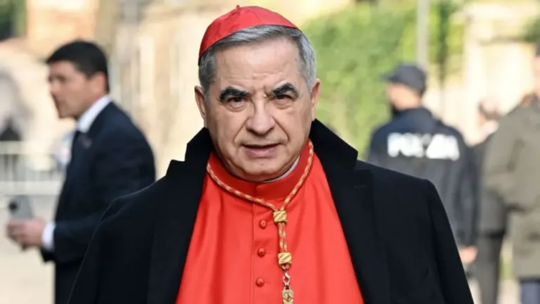 Quién es el cardenal condenado que buscó colarse en el Cónclave del Vaticano