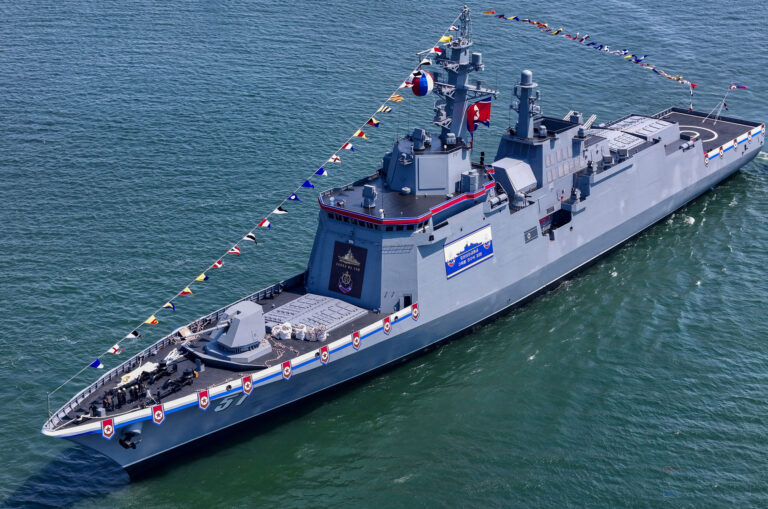 Corea del Norte sorprende al mundo con su nuevo buque destructor de última generación