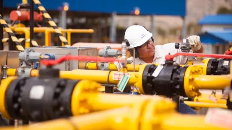 Gas de Vaca Muerta: por qué Argentina no puede exportarlo a Brasil sin pasar por terceros países