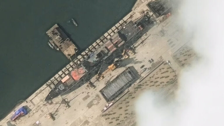 Corea del Norte busca culpables por la botadura fallida de uno de sus buques de guerra