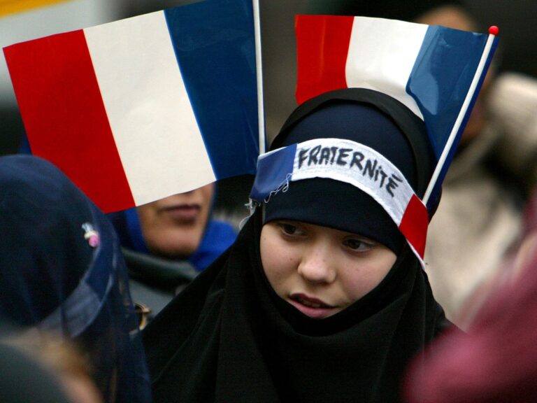 Francia alerta sobre la infiltración de los Hermanos Musulmanes para imponer la “sharia”