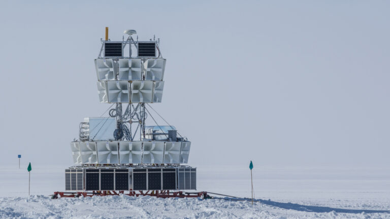Antártida: detectan misteriosas señales de radio bajo el hielo que desconciertan a los científicos