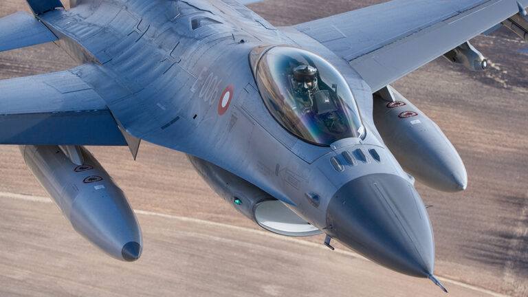 Los F-16 en el cine: 3 películas donde brilla el avión caza que compró Argentina