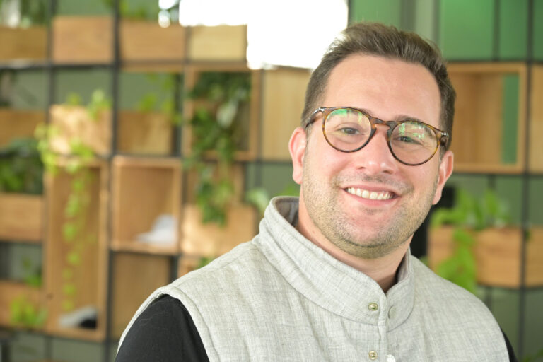 Joan Cwaik: “Un algoritmo toma incontables pasos invisibles para mostrarnos resultados personalizados”