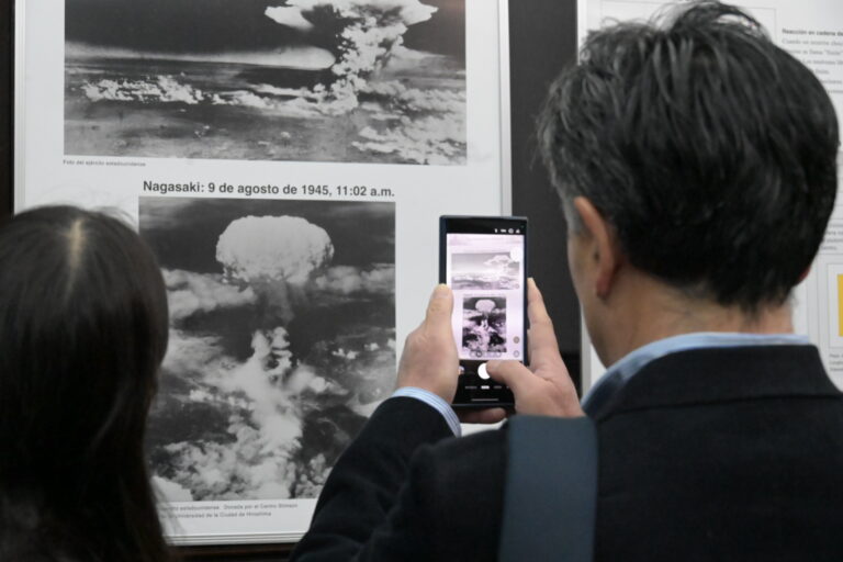 A 80 años del horror: Japón inauguró una muestra fotográfica sobre las bombas atómicas de Hiroshima y Nagasaki