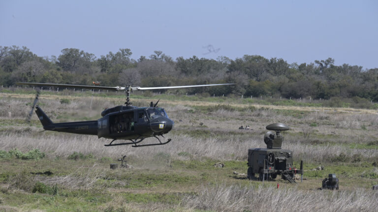 Lo que hay que saber del UH-1H, el helicóptero del Ejército Argentino que despierta pasiones
