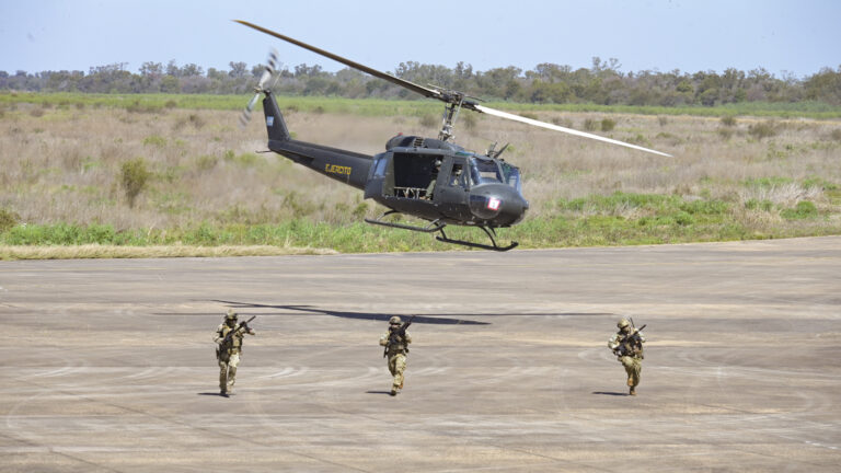 Cobertura especial DEF: el Ejército Argentino mostró su poder de fuego  en Chaco