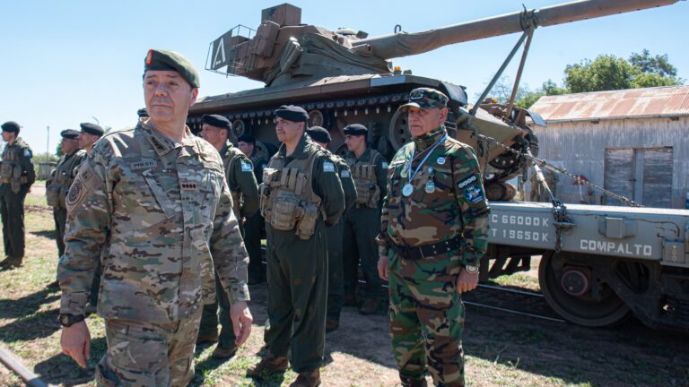 “Un Ejército más operativo”: ¿qué dijo a DEF el teniente general Presti desde el ejercicio “Libertador”?