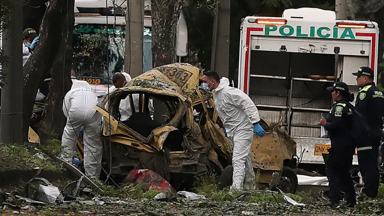 Colombia: ataques contra una base militar y un helicóptero policial ponen en duda la “Paz Total” de Petro