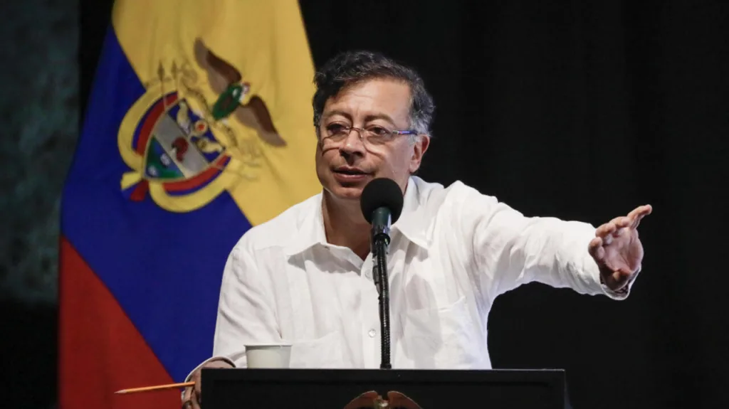 gustavo-petro-peru