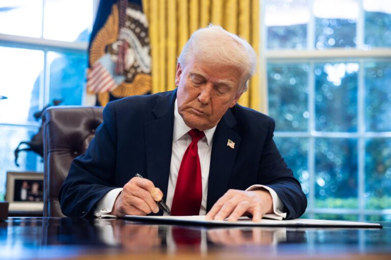 De MrBeast a Donald Trump: por qué las celebridades apuestan por la telefonía móvil 