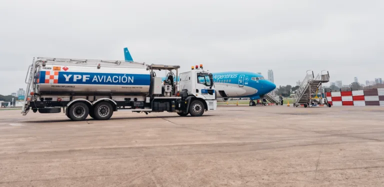 Cuál es la nueva apuesta de YPF enfocada en el negocio de la aviación comercial