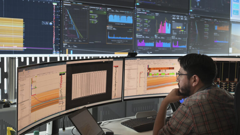 Vaca Muerta: cómo es el centro inteligente de YPF que ejecutó la primera fractura hidráulica 100% remota del mundo