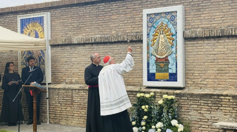 La Iglesia entronizó un mosaico de la Virgen de Luján en los Jardines Vaticanos