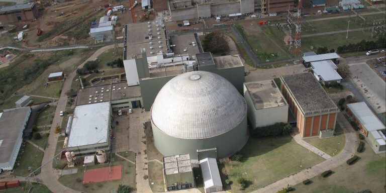 Privatizaciones: ¿cuál es el futuro de una empresa clave del sector nuclear argentino?