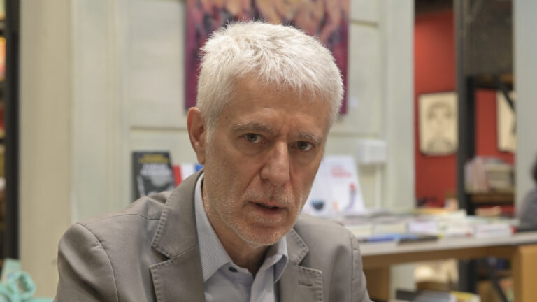 El fiscal Ricardo Sáenz presentó su libro de microrrelatos: “15 metros”