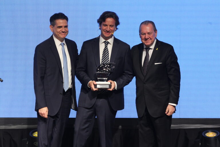 TAEDA festejó sus 20 años con un gran evento: del reconocimiento a personalidades destacadas al lanzamiento de un libro sobre IA para el bien