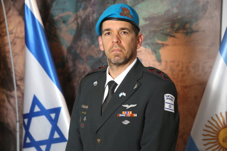 DEF con el coronel Amit Guy, agregado de Defensa de Israel: “El conflicto en Medio Oriente tiene solución”