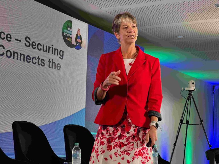 Renee Wynn, ex NASA: “El futuro en el espacio seguro depende de todos nosotros”