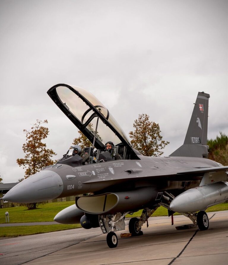 El príncipe de Dinamarca voló por última vez los F-16 vendidos a Argentina y reveló detalles exclusivos 