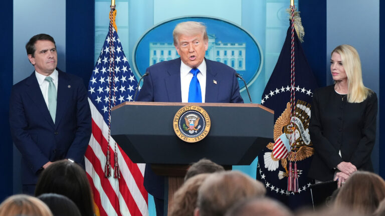 Trascendió cuál es el artilugio legal que usa Donald Trump para atacar buques venezolanos