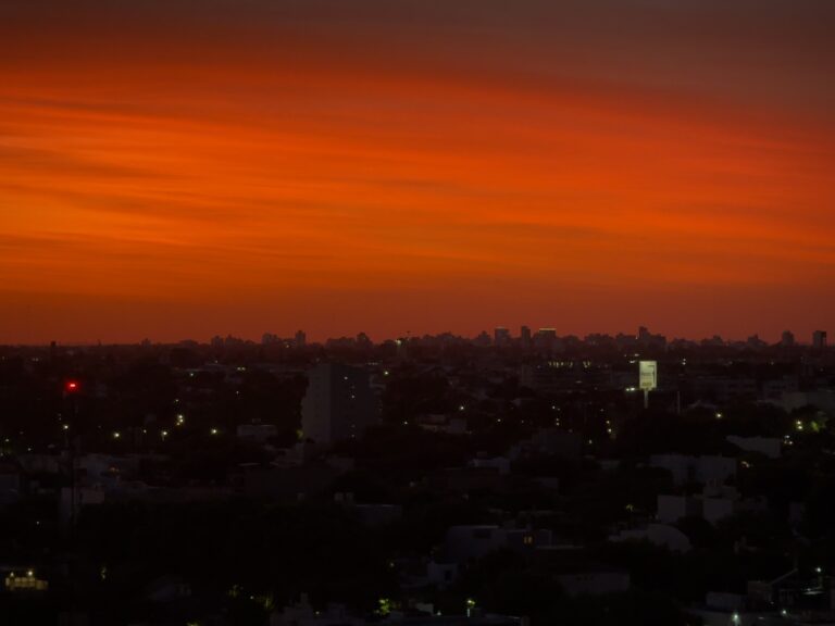 Cómo es el viento patagónico extremo que pintó de ocre el cielo de Buenos Aires