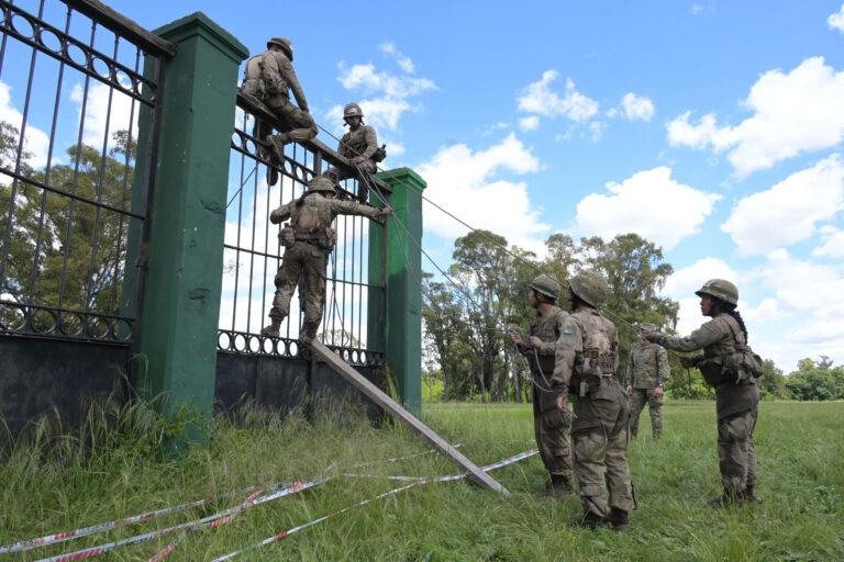 Así se forma un líder en el Ejército: los detalles de la pista del Colegio Militar que deben atravesar los futuros jefes 