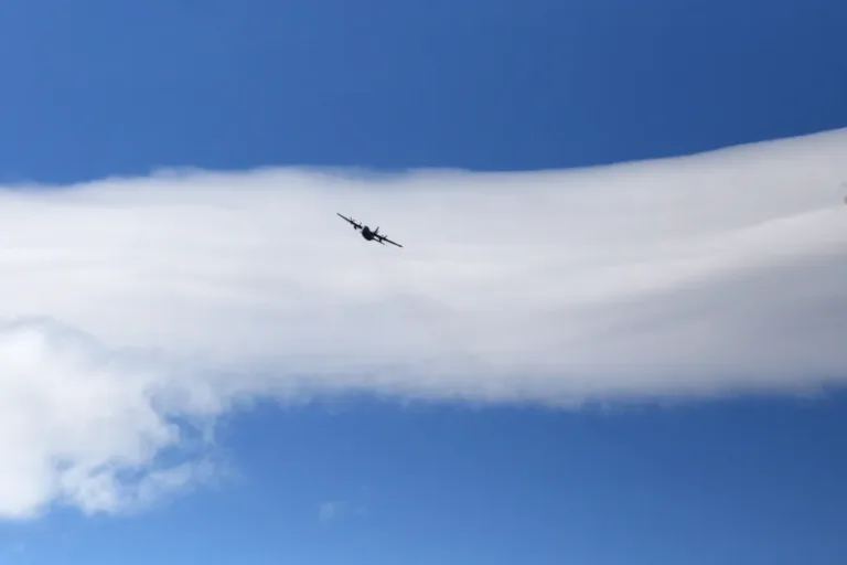 Pasajes aéreos más baratos para la familia militar: el beneficio de esta low cost para las Fuerzas Armadas