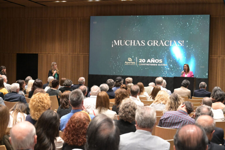 Dos décadas de compromiso: Aportes, la ONG que transforma la experiencia profesional en impacto social