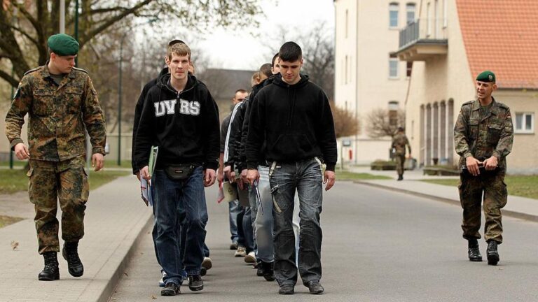 Europa vuelve a instaurar el servicio militar ante la amenaza rusa