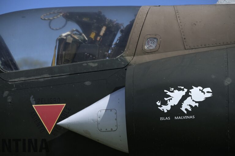 Cuestión Malvinas: un medio británico advirtió sobre una posible escalada por la compra de los F-16