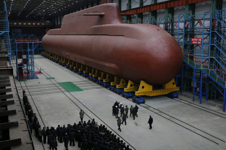 Cómo es el imponente submarino nuclear que Kim Jong-un desarrolla para Corea del Norte