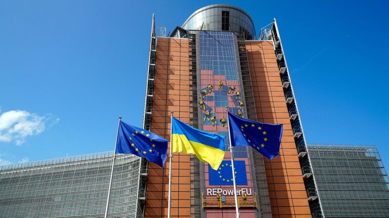 La Unión Europea financiará a Ucrania con activos congelados a Rusia 
