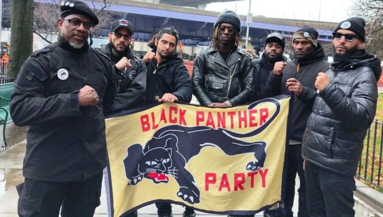 Resurgió el Black Panther Party en Estados Unidos: marchas armadas contra el ICE y ayuda comunitaria