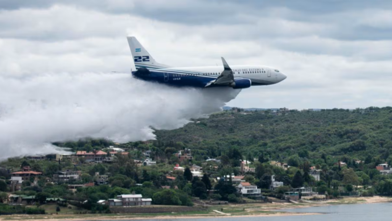 Incendios en la Patagonia: el imponente avión hidrante que fue crucial en la lucha contra el fuego