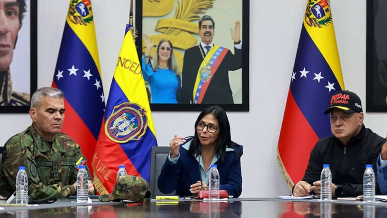 Quién es Delcy Rodríguez, la nueva presidenta de Venezuela que promete cooperar con EE. UU.