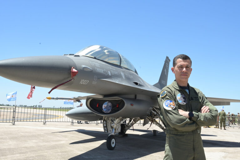 Mayor Roberto Leytes García, jefe del Escuadrón F-16: “Tener este sistema de armas es un privilegio”